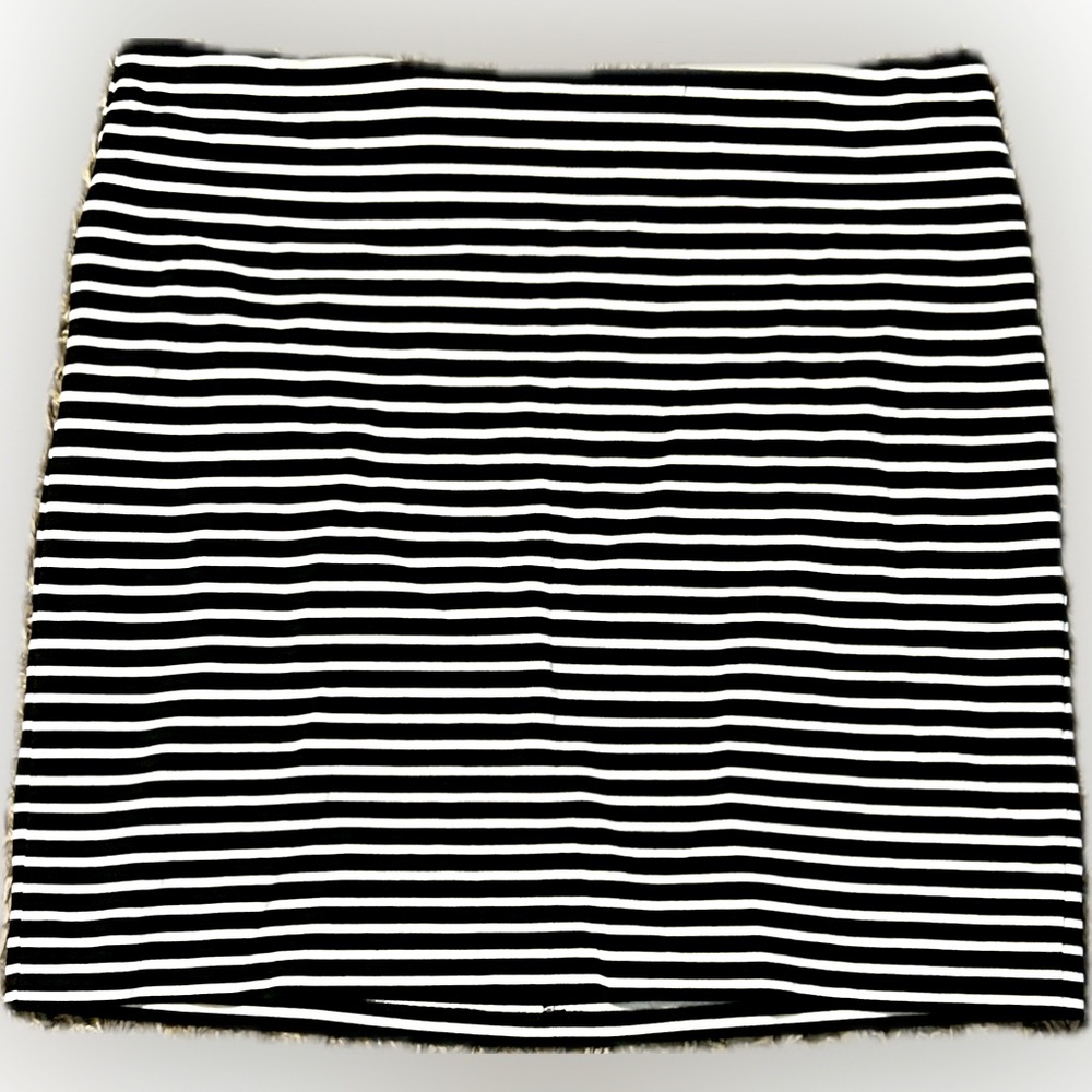 Old Navy Pencil Skirt - Black & White Striped XL